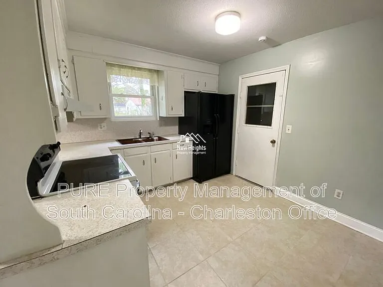 371 Furman Ln — Photo 9