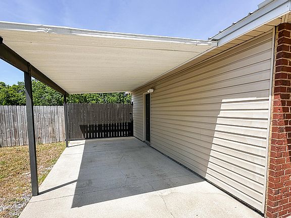 4th image of 810 Alabama Ave