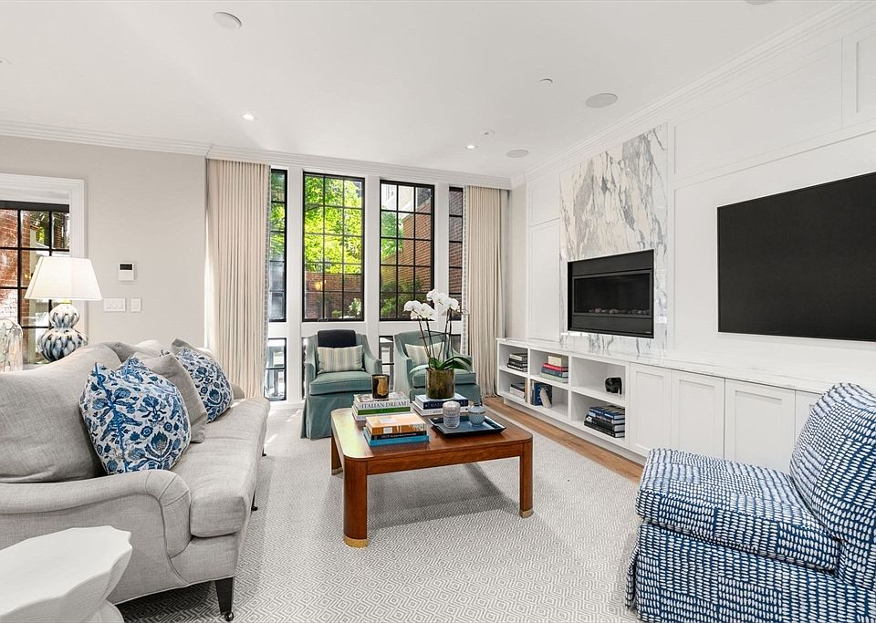 1st image of 82 Mount Vernon St #1
