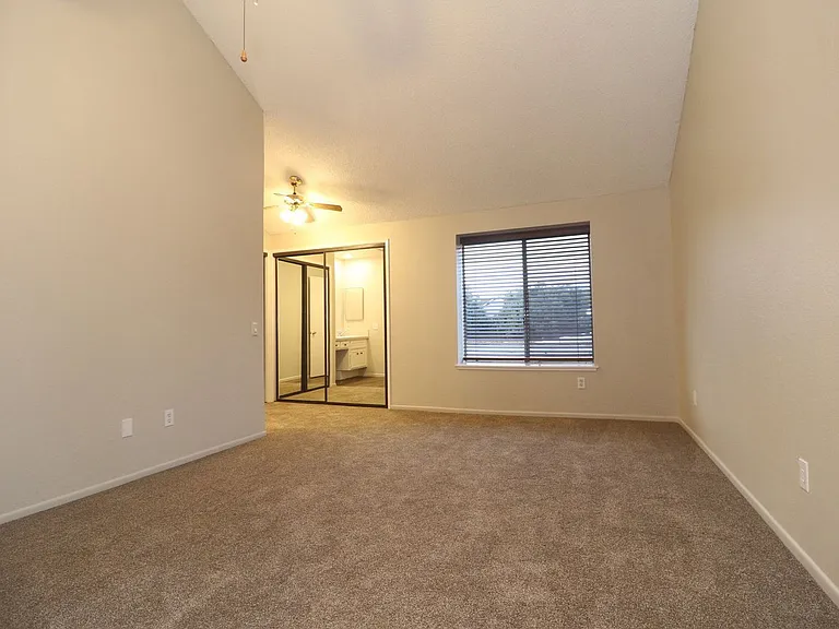 204 San Luis Rey Dr — Photo 13