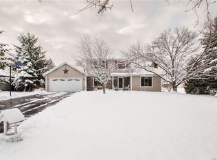 5 Woodbridge Ct, Rochester, NY 14624