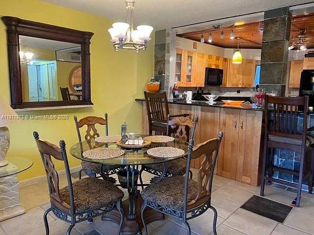 Uno Lago 6 Condo — Photo 3
