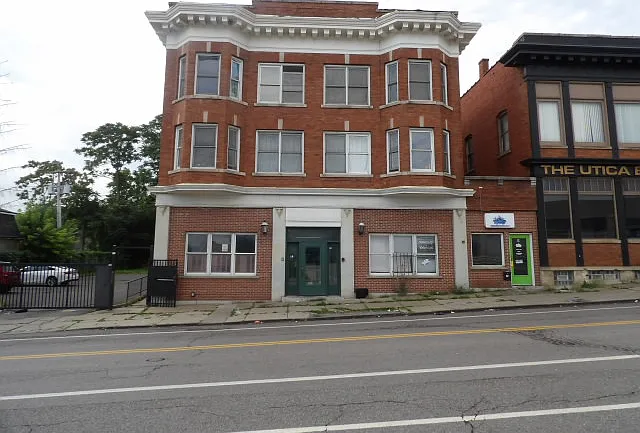 15 E Utica St #202