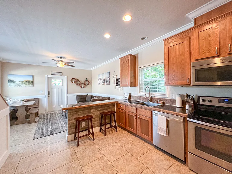 37 Palm Dr — Photo 3