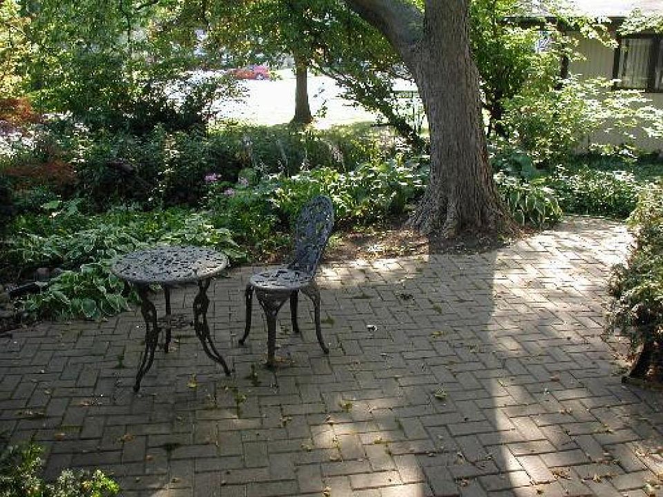 2nd image of 2616 Laurel Ln