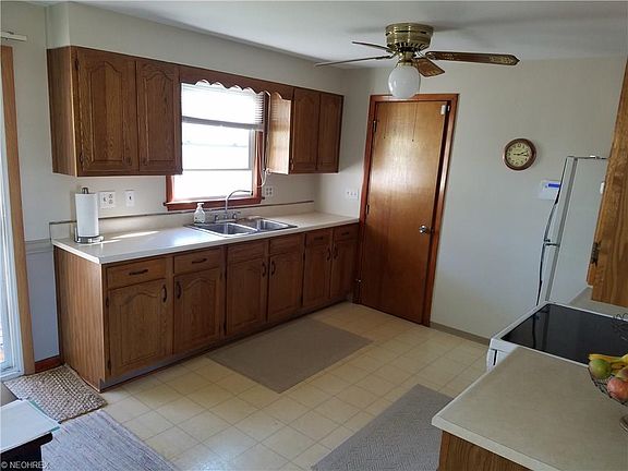 4th image of 2915 Spruce Ct