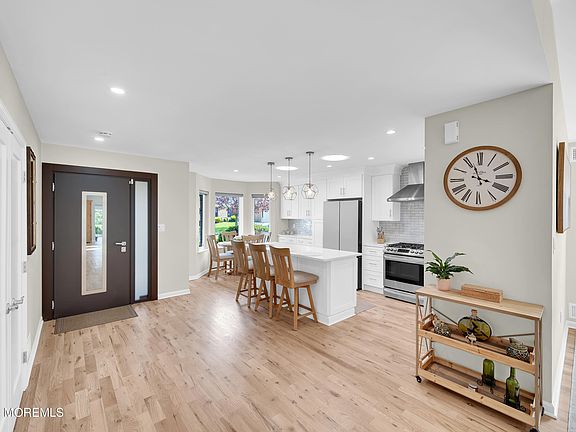 3rd image of 11 Hansom Lane