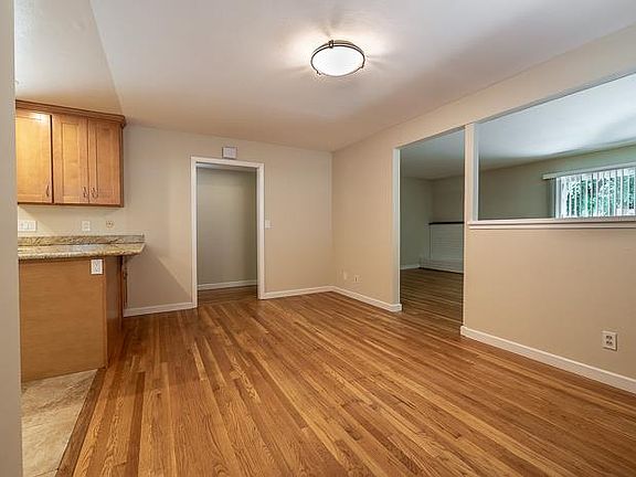 3rd image of 1181 Ravenscourt Ave
