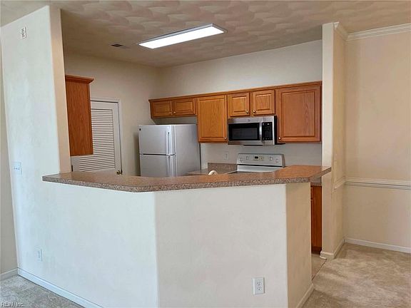 2nd image of 2820 Majestic Oak Ct