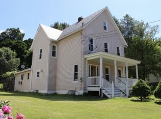 39 Clinton St, Newton, NJ 07860