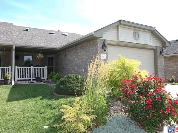 8412 Peregrine Ct, Lincoln, NE 68505