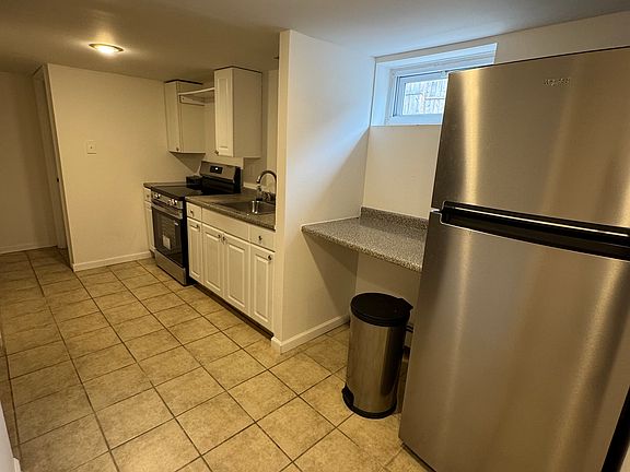 2nd image of 250 Soundview Rd #2