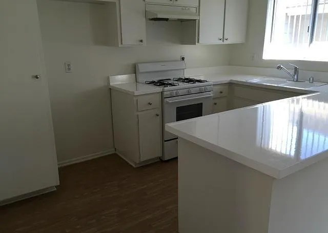 La Costa Apartments — Photo 9