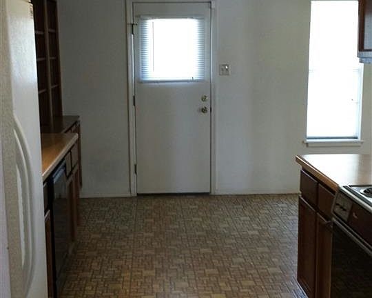 5th image of 403 Park Dr
