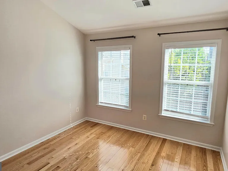44272 Silkworth Ter — Photo 37