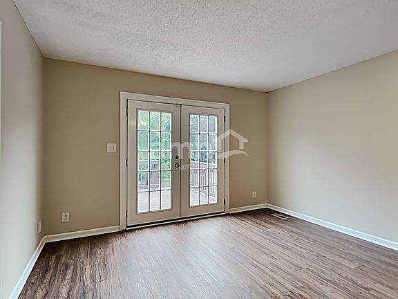 5th image of 1018 Hedge Apple Dr