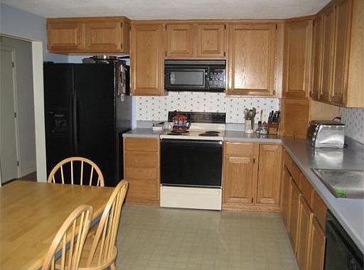 3rd image of 26 Candlewood Dr