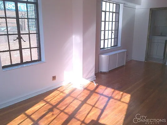 Rented by City Connections Realty | media 18