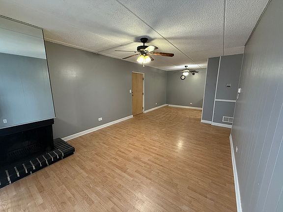 5th image of 259 Stoneybrook Ln APT 2B