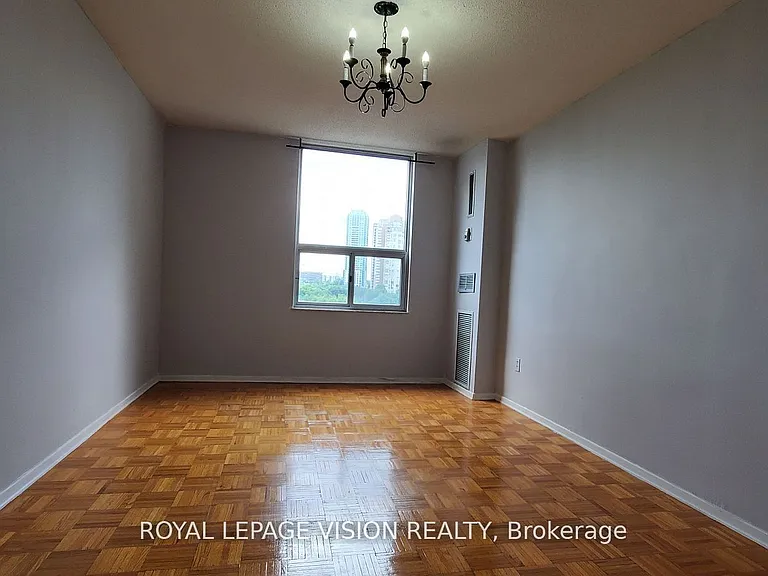 20 Edgecliff Golfway #1202 — Photo 3