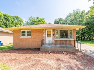 1329 Eastview Dr, Waukegan, IL 60085
