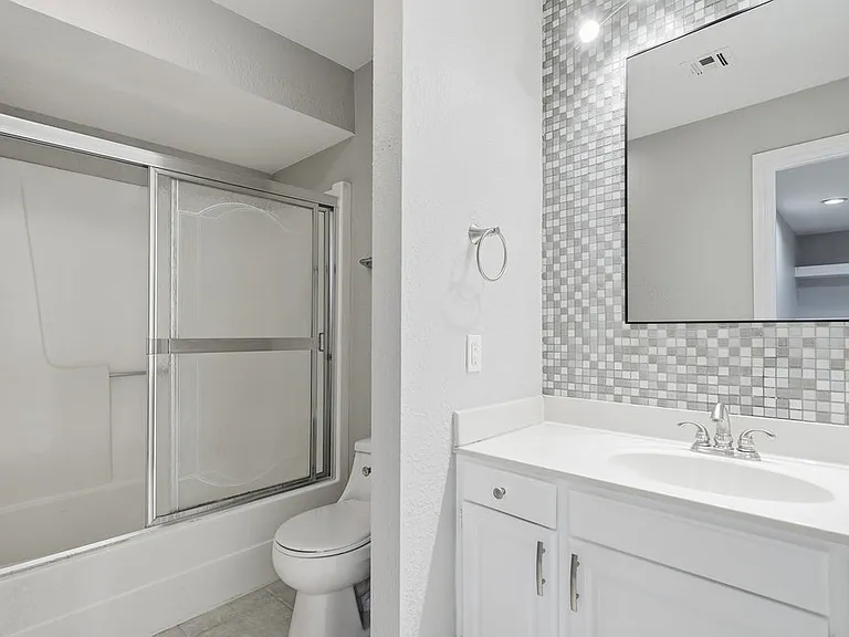 3310 E 68th Pl #4 — Photo 34
