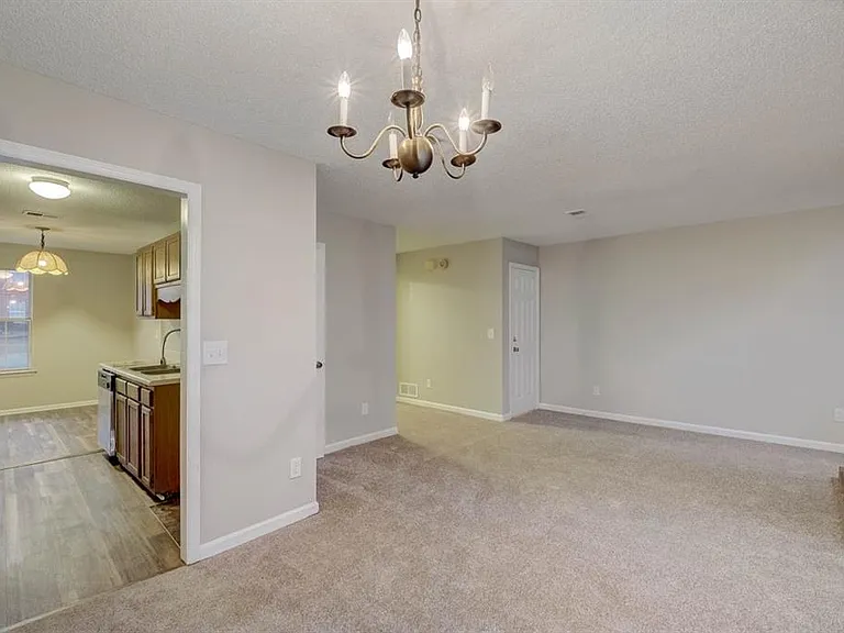 886 Joseph Club Dr SW — Photo 3