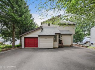 2549 Waterfront Dr, Tobyhanna, PA 18466