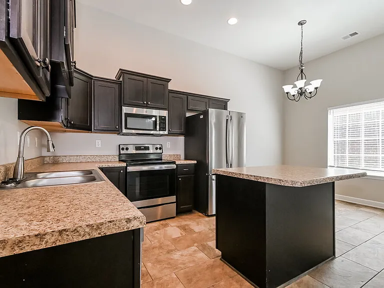 1405 Switzer Cv — Photo 8