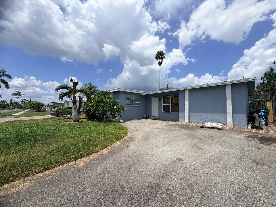 8381 NW 28th Pl
