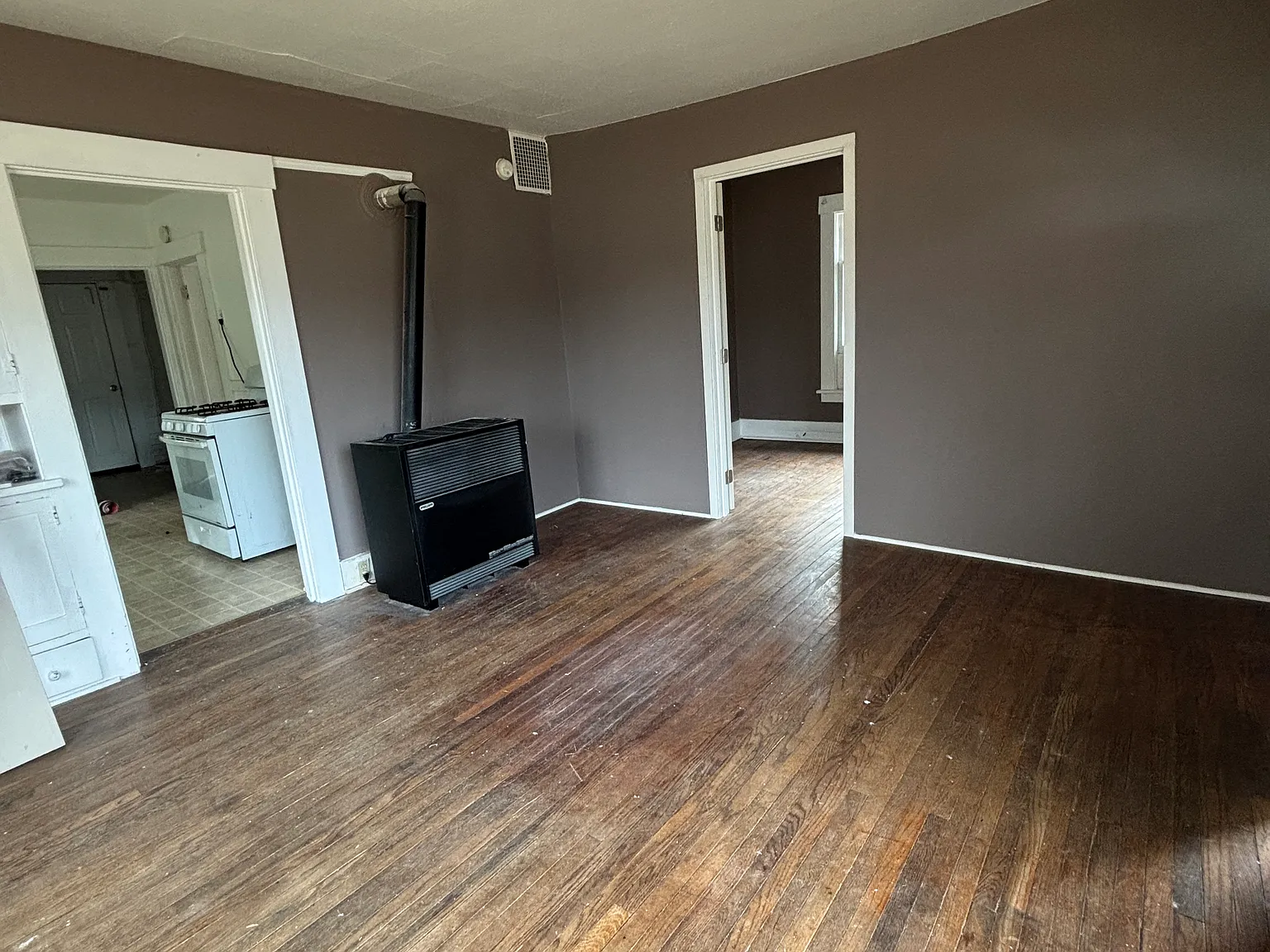 2 bed, 720 sqft, $1,350 — Photo 2