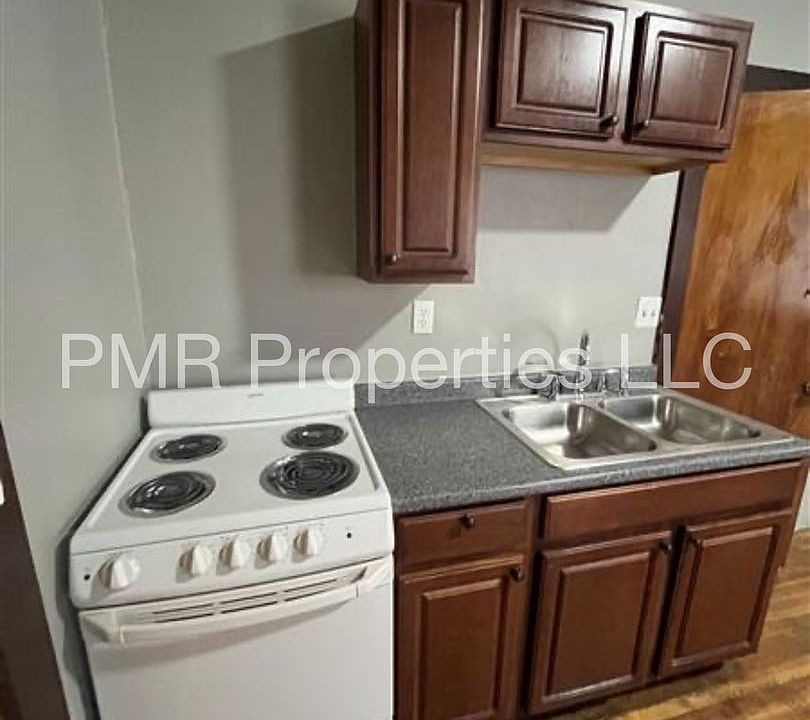 2nd image of 224 S 8th St APT 2