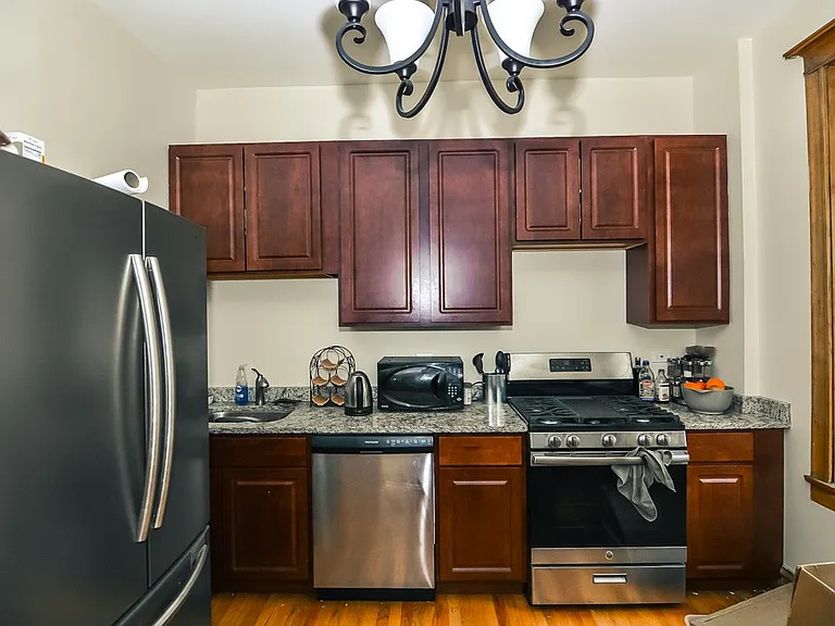 852 N Leavitt St #4 — Photo 2