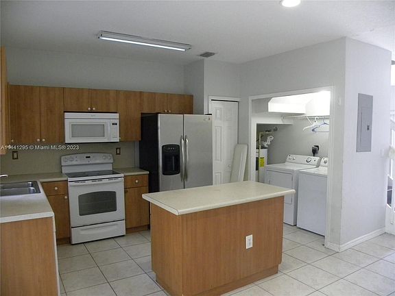 3rd image of 1617 SE 30th St #1617