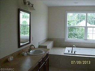4th image of 2226 Beatrice Dr NE