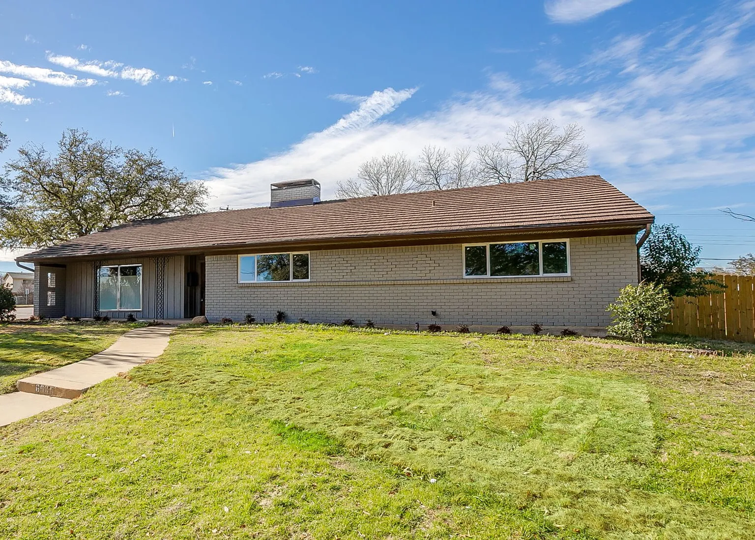 3 bed, 2343 sqft, $3,000 — Photo 4