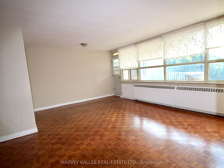 160 The Donway W #411 — Photo 2
