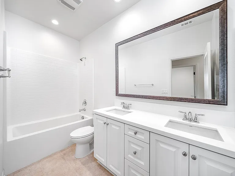 2533 Almeria Ln — Photo 17