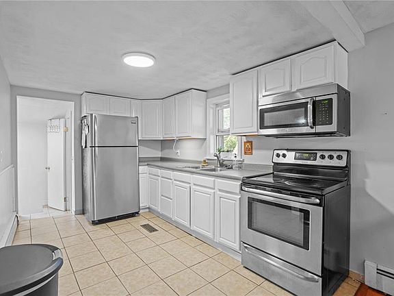 3rd image of 275 Groveland Ave