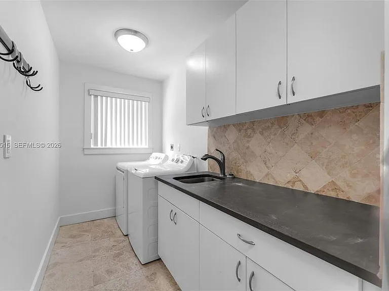 7711 SW 47th Ave — Photo 21