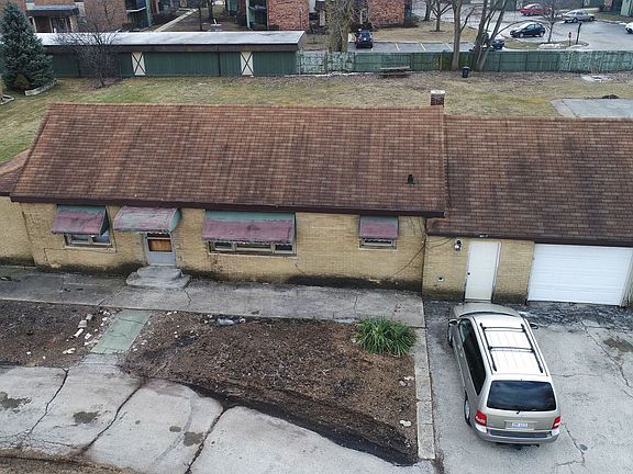 3rd image of 9037 W 111th St