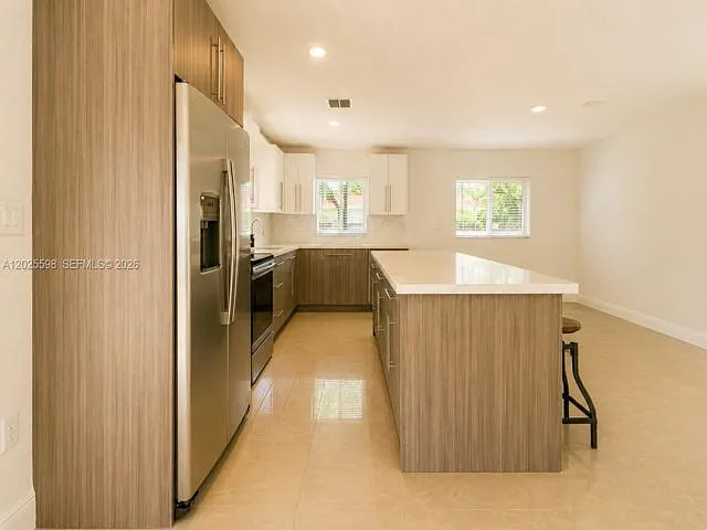 3 bed, 2.0 bath, 1587 sqft, $4,200 — Photo 4
