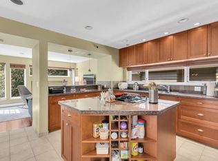 4255 Saint Pauls Ave, North Vancouver, BC V7N 1T4