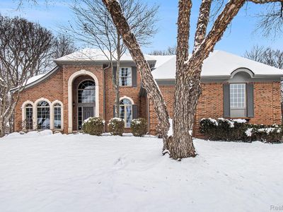 5641 Golf Pointe Dr, Clarkston, MI, 48348