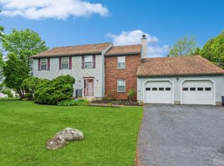 72 Sturbridge Dr, Piscataway, NJ 08854