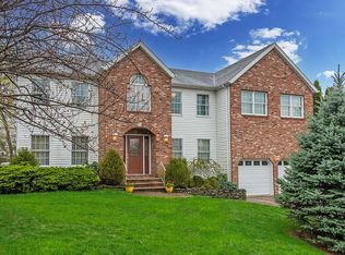 3 Foxboro Rd, Wayne, NJ 07470