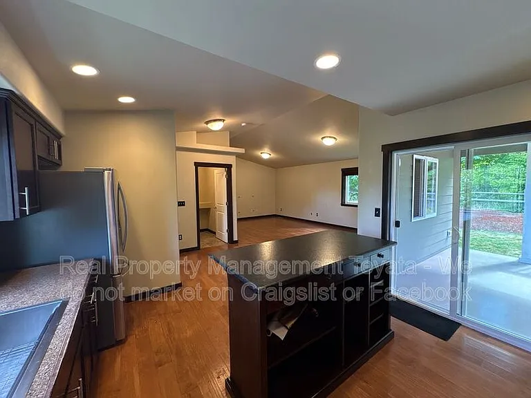 418 Jeff St — Photo 7