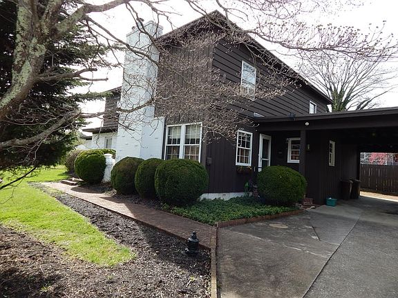 3rd image of 104 Sunset Dr
