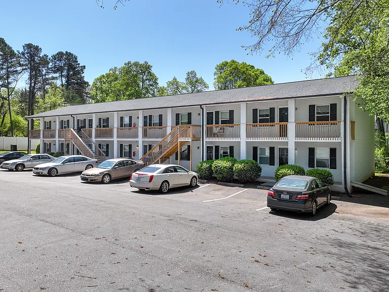 Fairfield Apartments — Photo 10