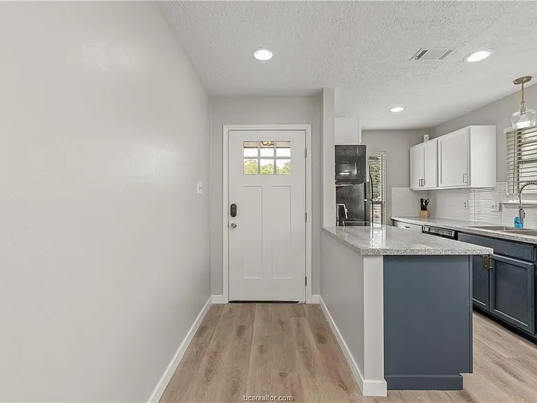 3410 Leon St #A — Photo 7